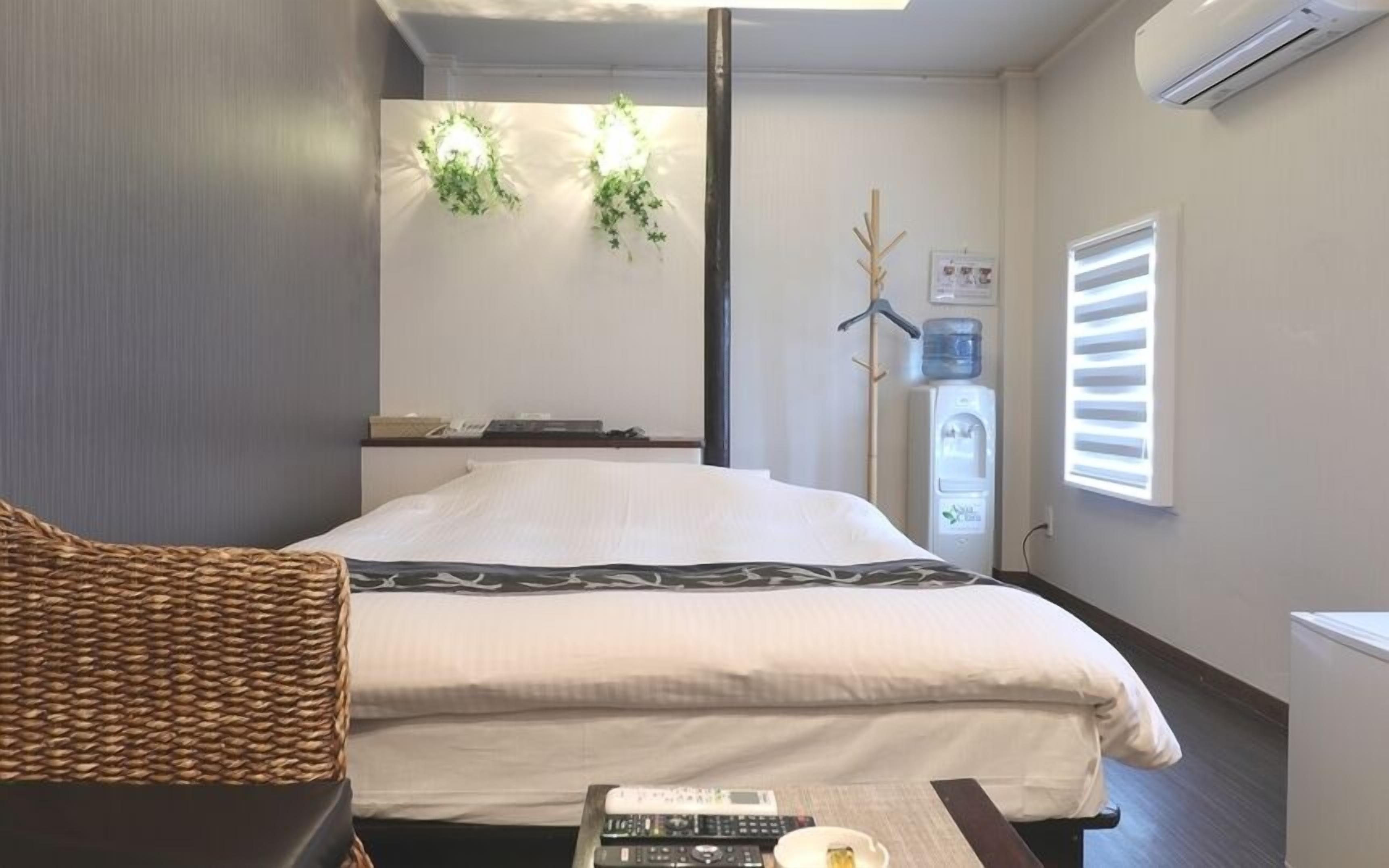 Individually decorated, free WiFi, bed sheets