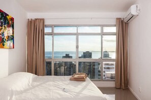 3 bedrooms, iron/ironing board, WiFi, bed sheets - Beautiful, modern and spacious, each room comes with a stunning sea view.  (Salvador)