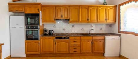 Frigorifero, microonde, forno, lavastoviglie