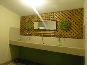 Free toiletries, towels