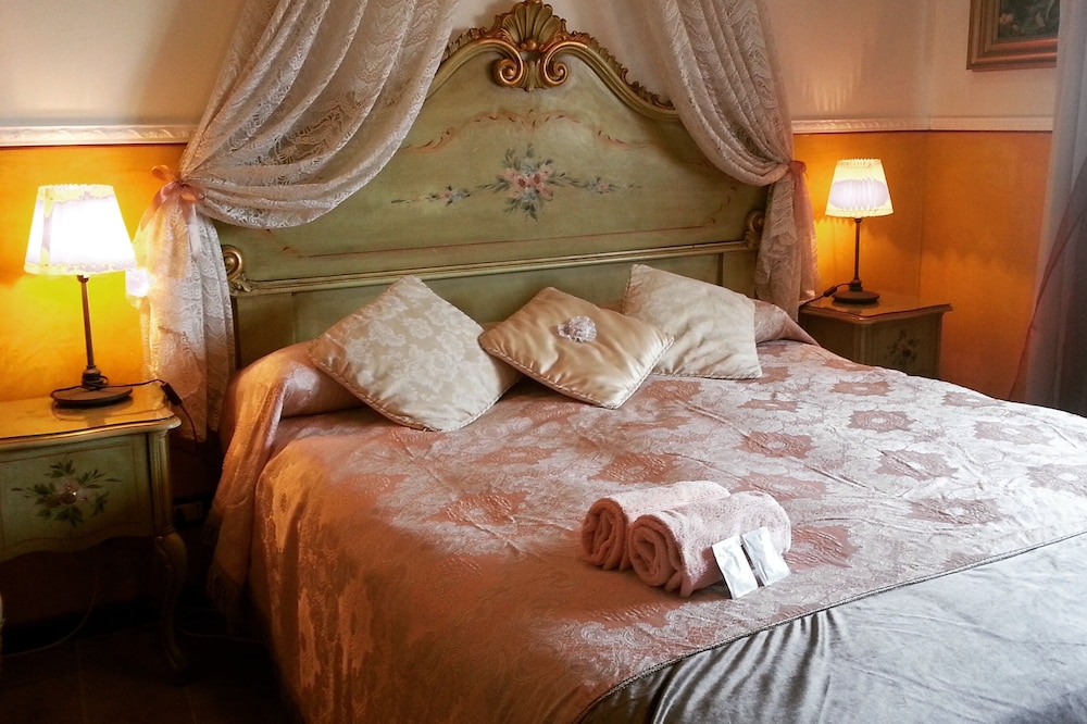 Romantic room near Venice