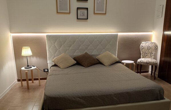 1 bedroom, free WiFi, bed sheets - Romantic room near Venice (Venezia)