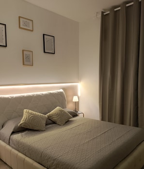 1 bedroom, free WiFi, bed sheets - Romantic room near Venice (Venezia)