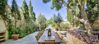 LUXURIOUS Grand 18th Century farmhouse set in large mature gardens