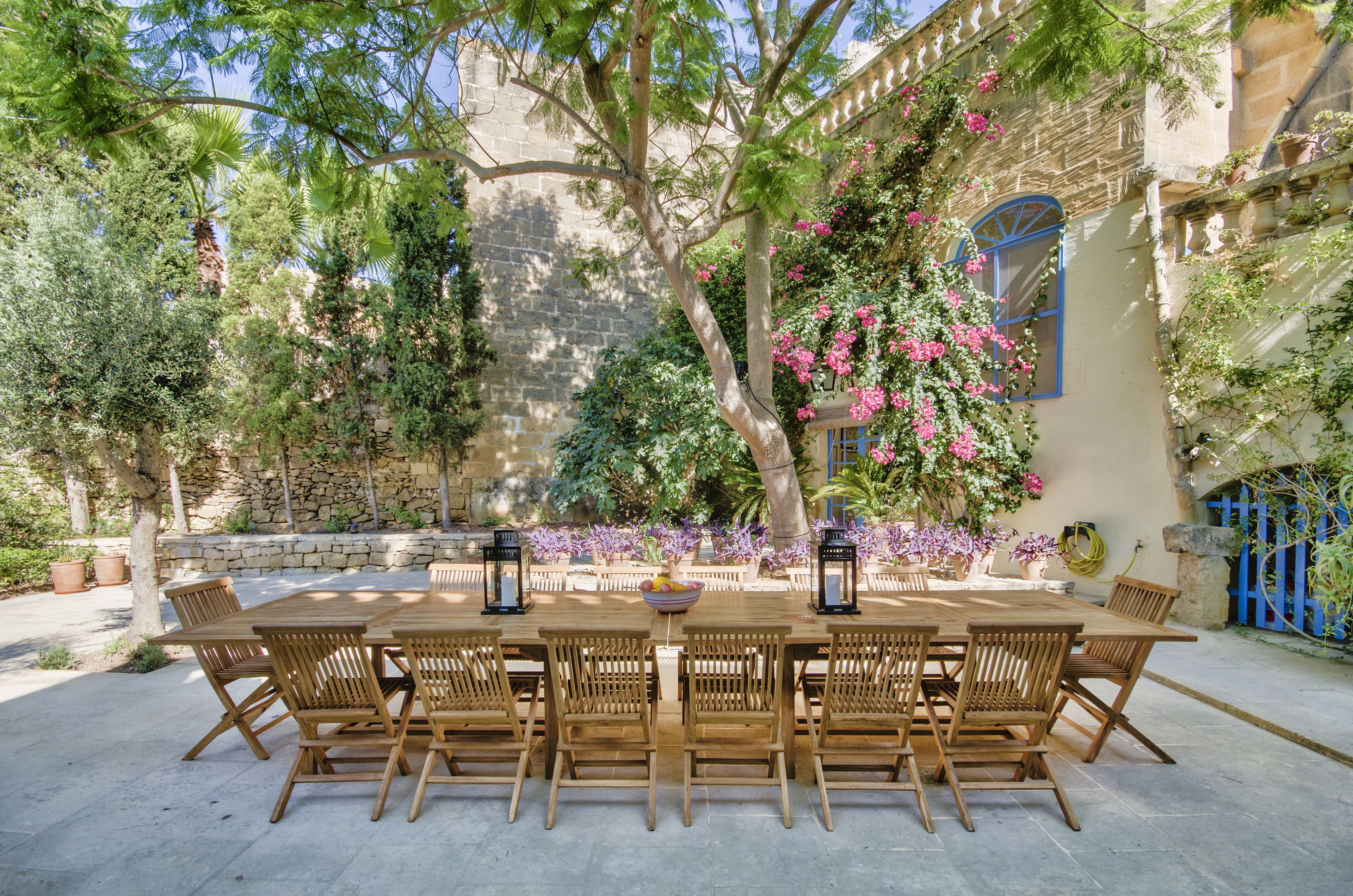 屋外ダイニングエリア