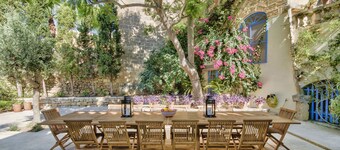 LUXUEUSE Grande ferme du 18ème siècle située dans de grands jardins matures