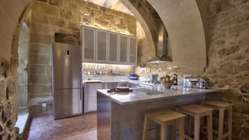 Réfrigérateur, four, plaque de cuisson, lave-vaisselle