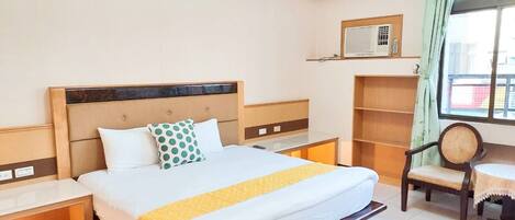 Habitación doble económica (East) | Escritorio, cortinas blackout y wifi gratis