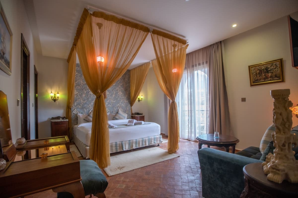 Deluxe Suite, 1 King Bed | 1 bedroom, premium bedding, minibar, in-room safe