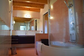 Combined shower/bathtub, hair dryer, bidet, towels - Balcony on Lake Pianello  (PIANELLO DEL LARIO)