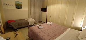 2 habitaciones, tabla de planchar con plancha y wifi gratis