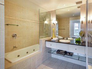 Executive Apartment, 2 Bedrooms | Bathroom