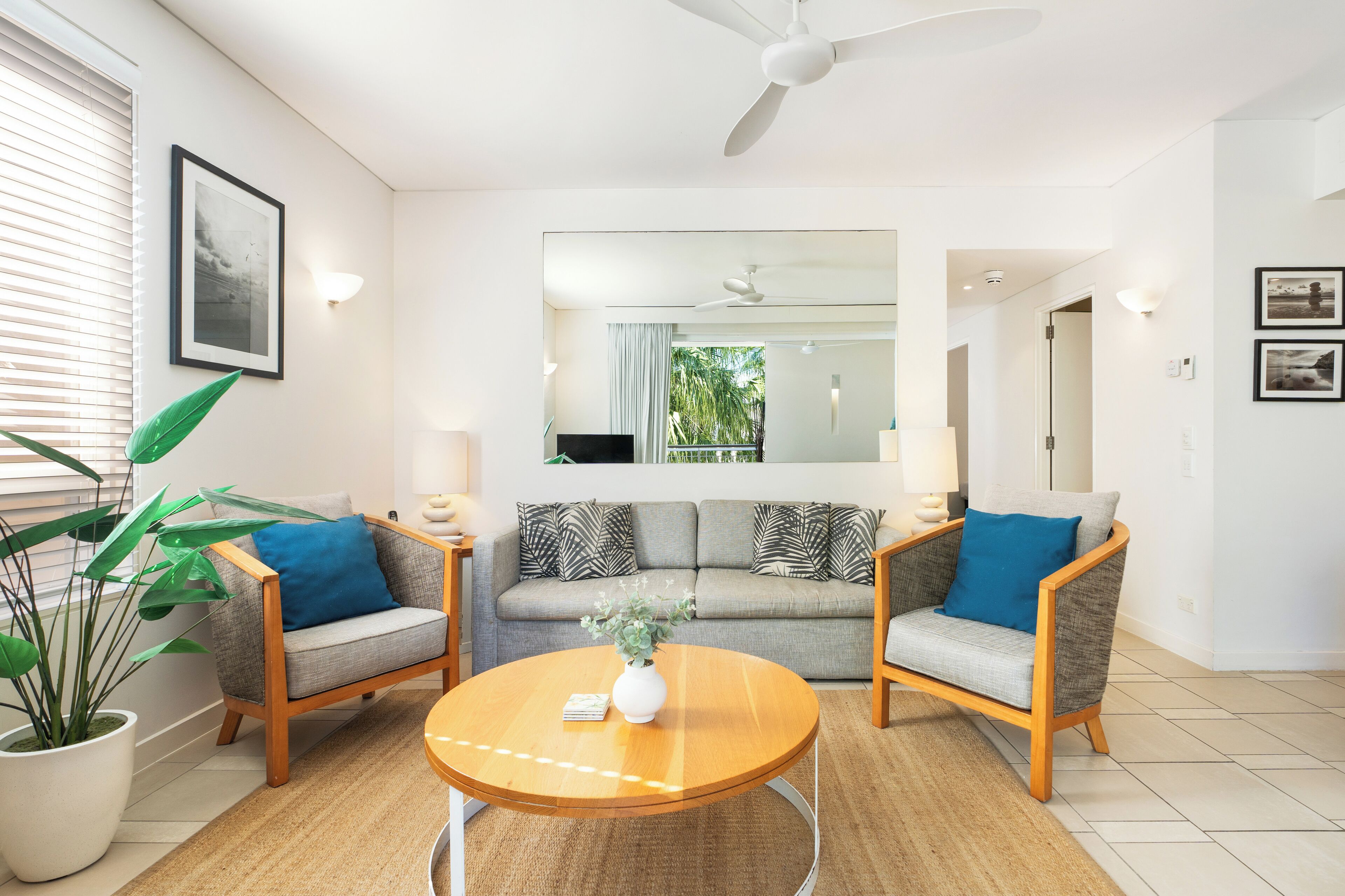 executive apartment, 2 bedrooms | living area | 32-inch lcd tv with digital channels, tv