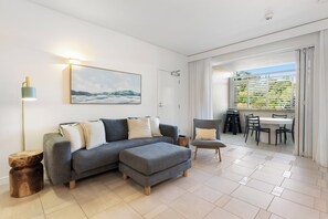 32-inch LCD TV with digital channels, TV