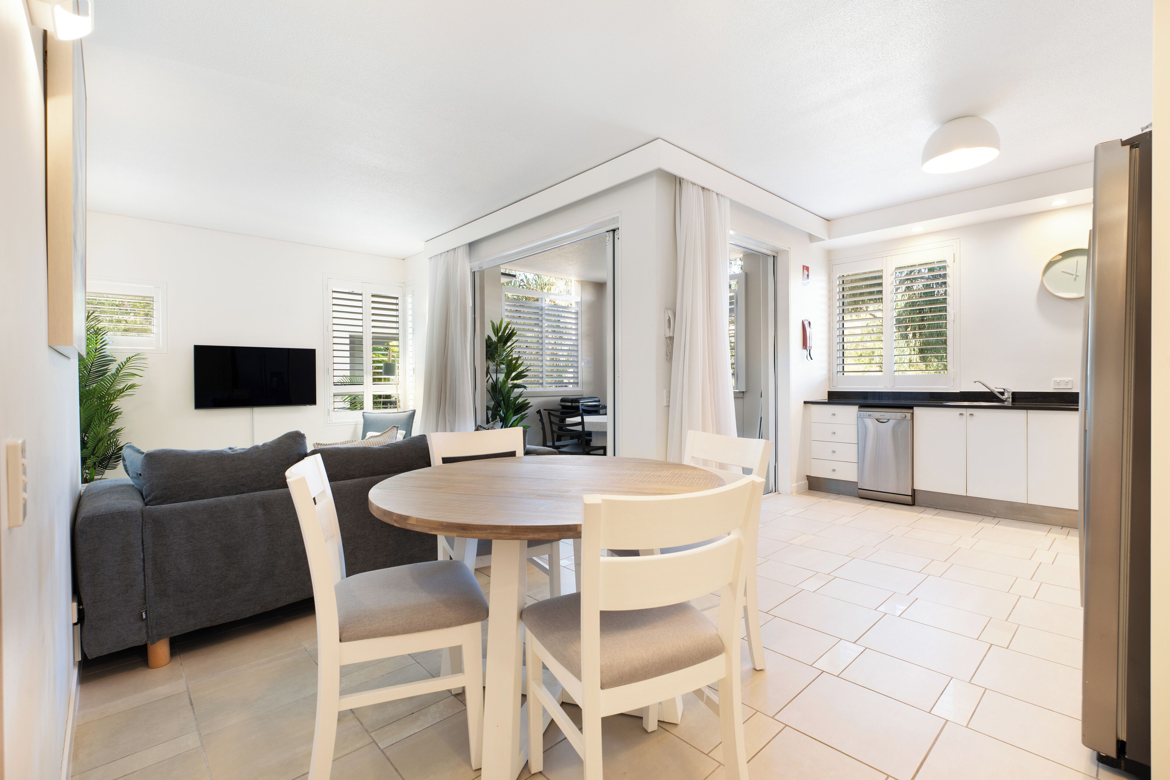 32-inch lcd tv with digital channels, tv