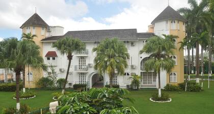 Ocho Rios beach front @ Sandcastles Resort