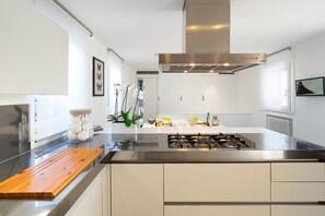 Frigorifero, microonde, forno, lavastoviglie