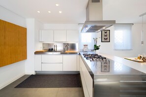 Frigorifero, microonde, forno, lavastoviglie