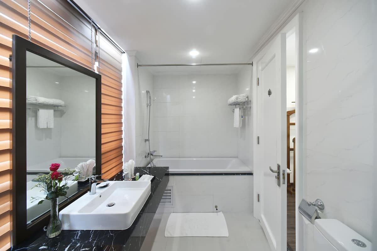 Kamar Premium, 1 kamar tidur | Minibar, meja kerja, tirai kedap cahaya, dan Wi-Fi gratis