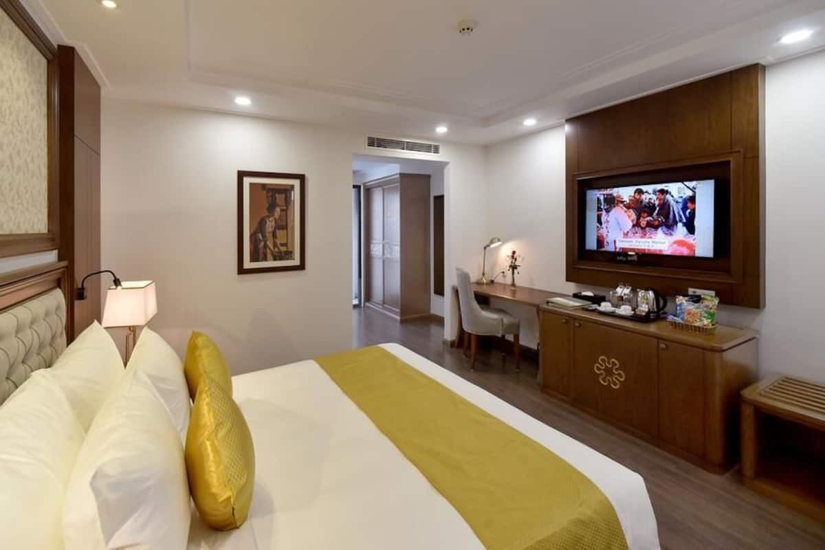 Minibar, meja kerja, tirai kedap cahaya, dan Wi-Fi gratis