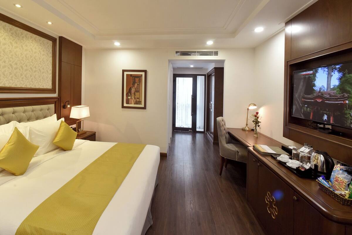 Superior Double Room | Bar mini, meja, langsir/tirai gelap terus, Wi-fi percuma