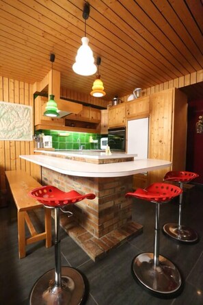 Fridge, microwave, oven, stovetop - Courchevel: Cosy and spacious family duplex - Courchevel Village - 3* (Courchevel)