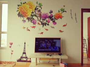 Comfort-Apartment, 2 Schlafzimmer | Wohnzimmer | Flachbildfernseher