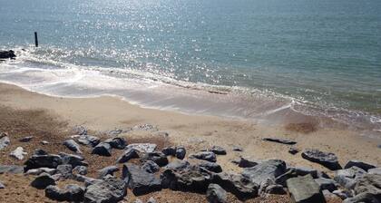 Beaches Studio est dans un endroit fabuleux avec vue sur le Shingle Bank et Iow