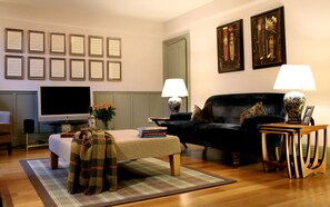 Interior - Delightful city-centre maindoor flat - bright and sunny with private courtyard (Edinburgh)