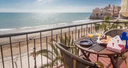 VORAMAR LOFT BY BLAUSITGES Stunning sea views from this beach front studio