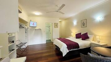 Double Room | Minibar, iron/ironing board, free WiFi, wheelchair access