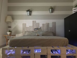 1 bedroom, WiFi, bed sheets - The moon and the bonfire IT009024C2SF9H64V7 (Ceriale)