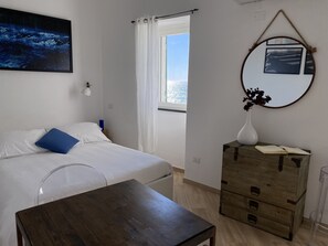 Soundproofing, free WiFi, bed sheets