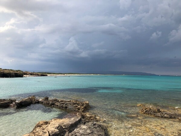 Beach nearby, sun-loungers, beach towels