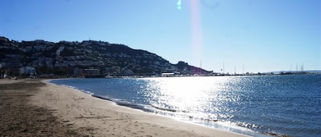Vlak bij het strand