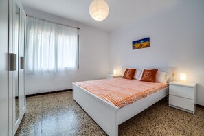 10 bedrooms, iron/ironing board, free WiFi, bed sheets