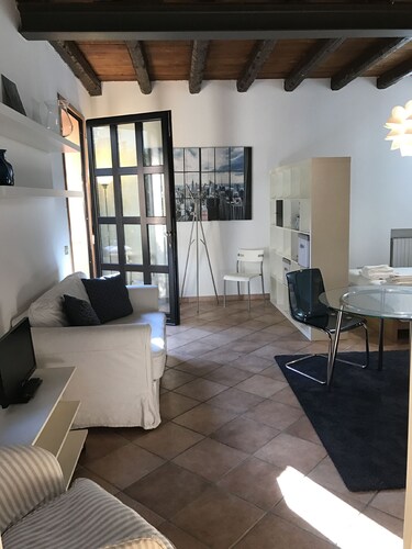 Casetta Margherita, with garden, in the hart of the City