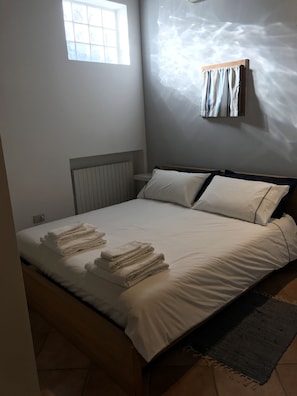 WiFi, bed sheets