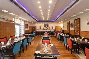 Petit déjeuner buffet (450 INR par personne)