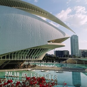 Utendørsbasseng og et oppvarmet basseng