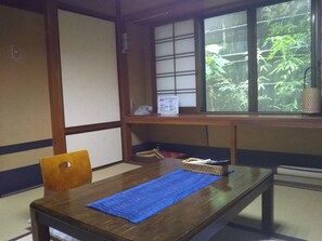 Phòng 2 giường đơn truyền thống (Japanese-Style-LateCheckInMUSTdeclare) | Màn/rèm cản sáng, bàn ủi/dụng cụ ủi quần áo 