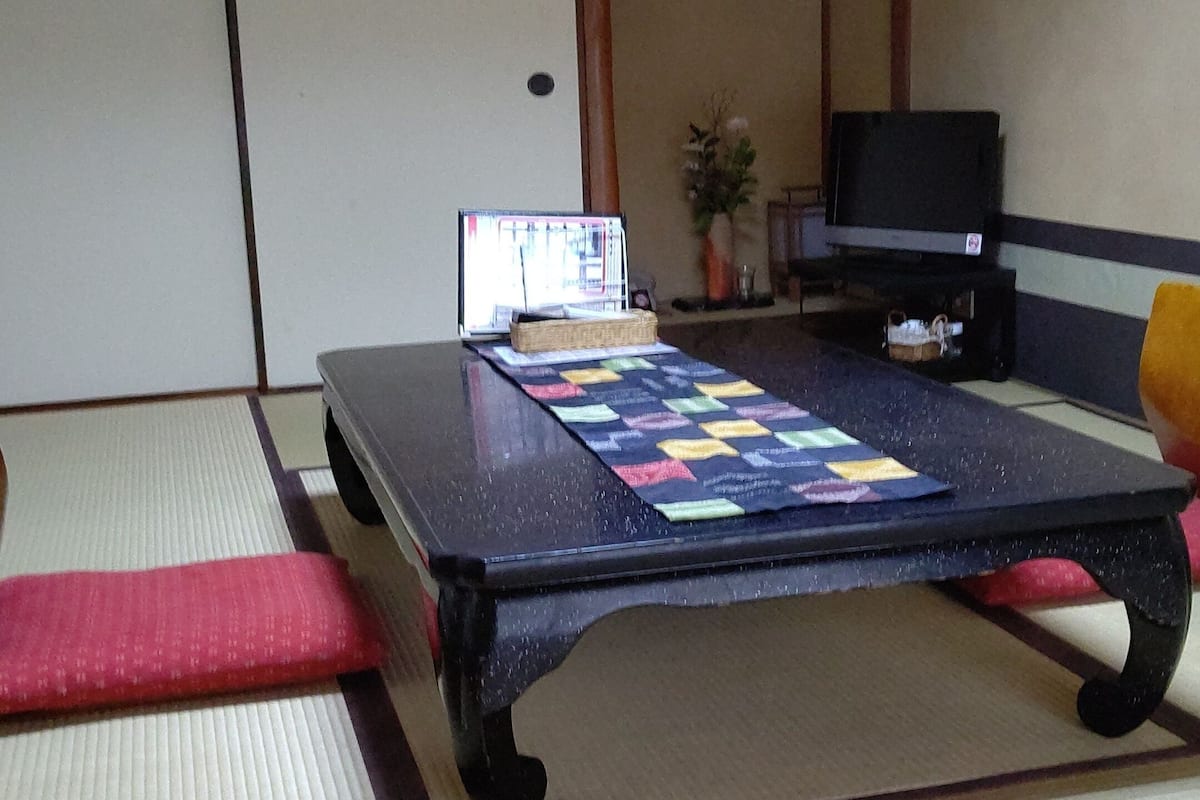 Traditionele Twin kamer (Japanese-Style-LateCheckInMUSTdeclare) | Verduisterende gordijnen, een strijkplank/strijkijzer, gratis wifi