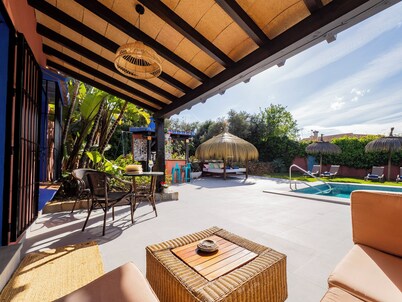 Villa with private pool and gardens 