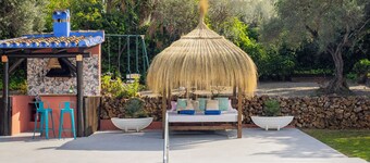 Villa with private pool and gardens 