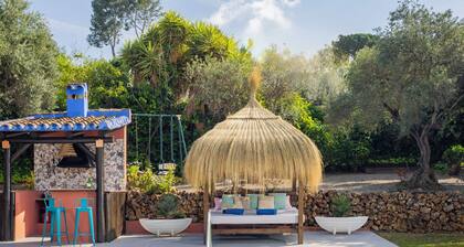 Villa with private pool and gardens