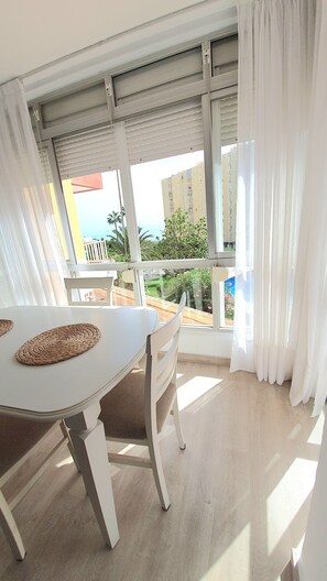 Interior - Sea views, Landscaped areas, 1st line beach, Urb Diana I, WIFI, SMARTV 55 (Benalmádena)
