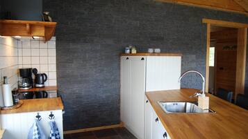 Frigorífico, horno, placa de cocina y lavavajillas