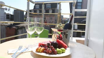 Deluxe Room, Balcony | Balcony