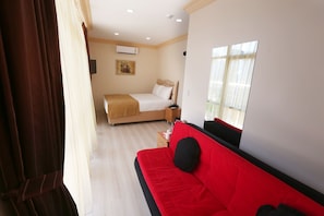 Deluxe Room, Balcony | Living area | LCD TV - Taksim Maxwell Hotel (Istanbul)