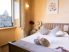 3 habitaciones, escritorio, tabla de planchar con plancha y wifi gratis 